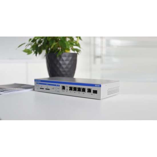 Teltonika RUTXR1Rack-mountable SFP/LTE Cat6 